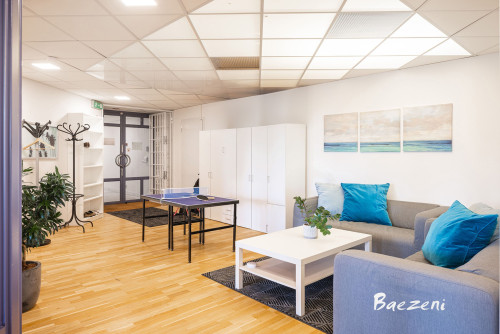 Remove all trash cans and paper boxes (After)